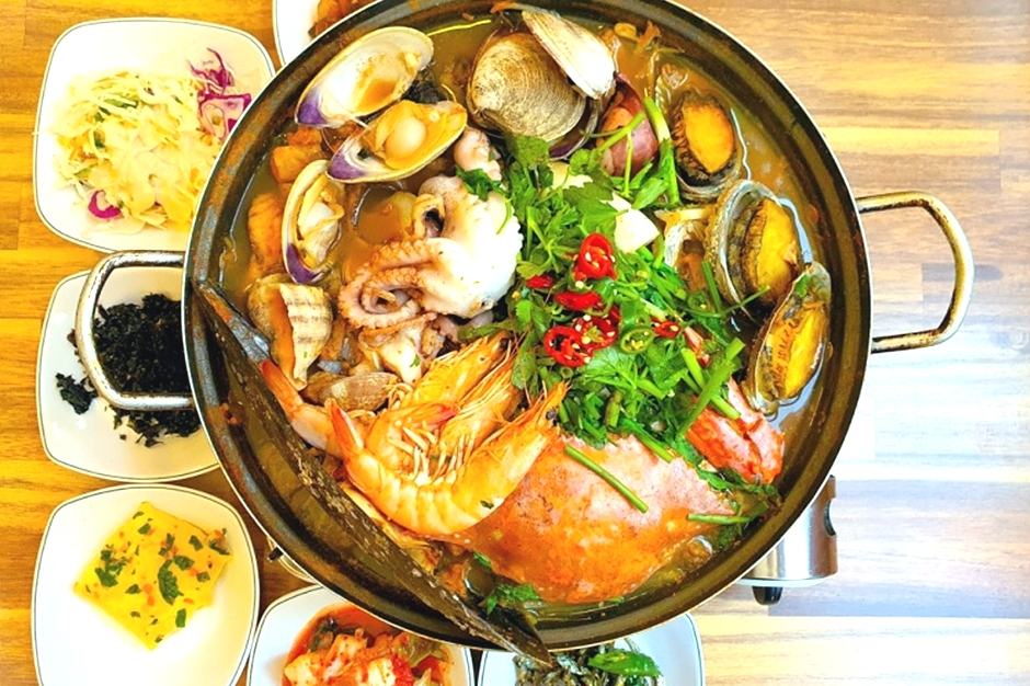 장안동 먹깨비 간장게장 해물아구찜